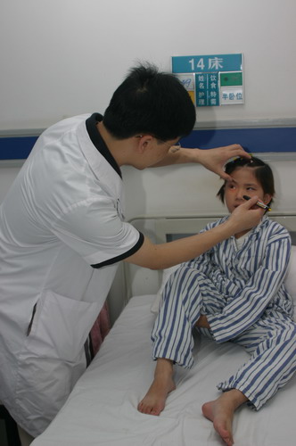 孩子请别把注射器当玩具