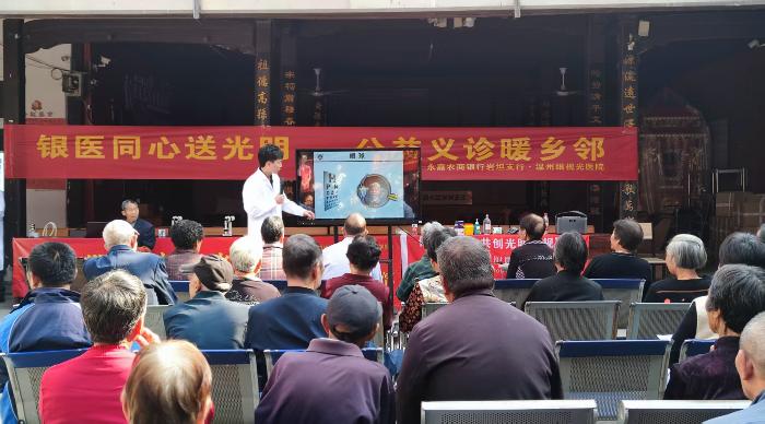 讲课.jpg 讲课.jpg